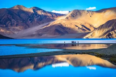 Avoid Planning Stays At Pangong Lake, Especially Without Prior Bookings: LEH LADAKH Administration To Tourists - Crazy Riders